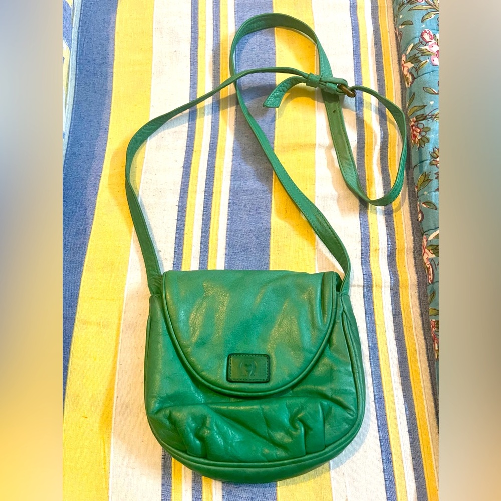 🚫 sold 🚫 Aigner Sling Bag (Open to reasonable offer) - Picture 1 of 10